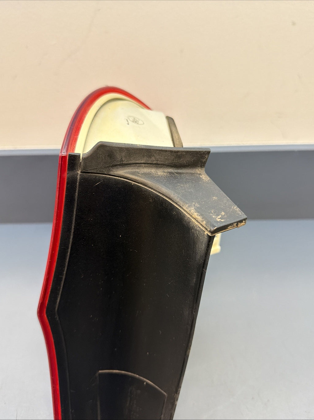 BMW 09-11 E90 LCI LEFT DRIVER SIDE REAR OUTER TAIL LIGHT OEM 7289429