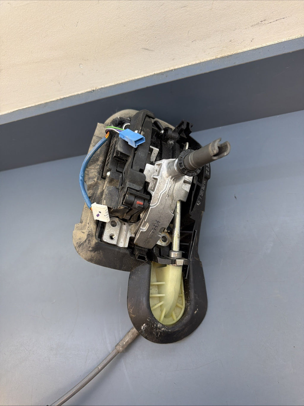 07-13 BMW E90 E91 E92 OEM AUTOMATIC TRANSMISSION GEAR SHIFTER W CABLE 7580923