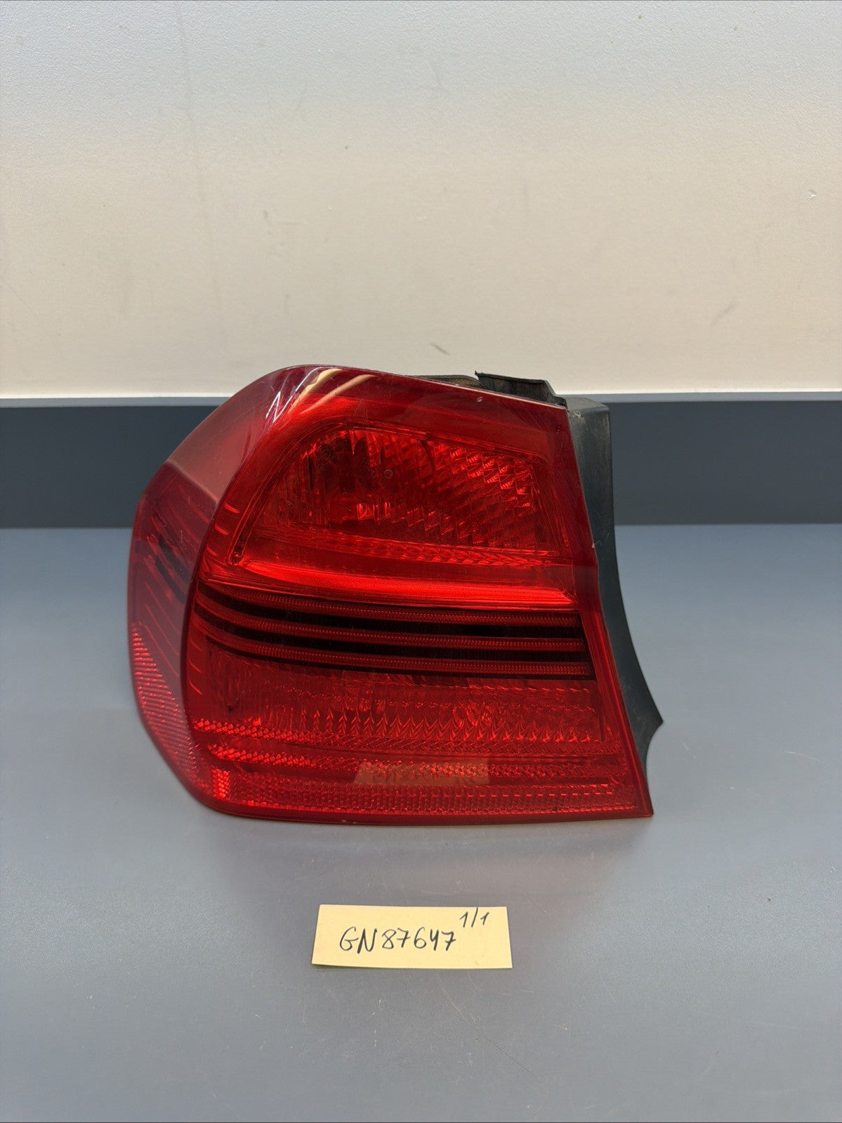 06–08 BMW 325i E90 Left Rear Tail Light OEM 7161955 DRIVERS SIDE PRE LCI NOT OEM