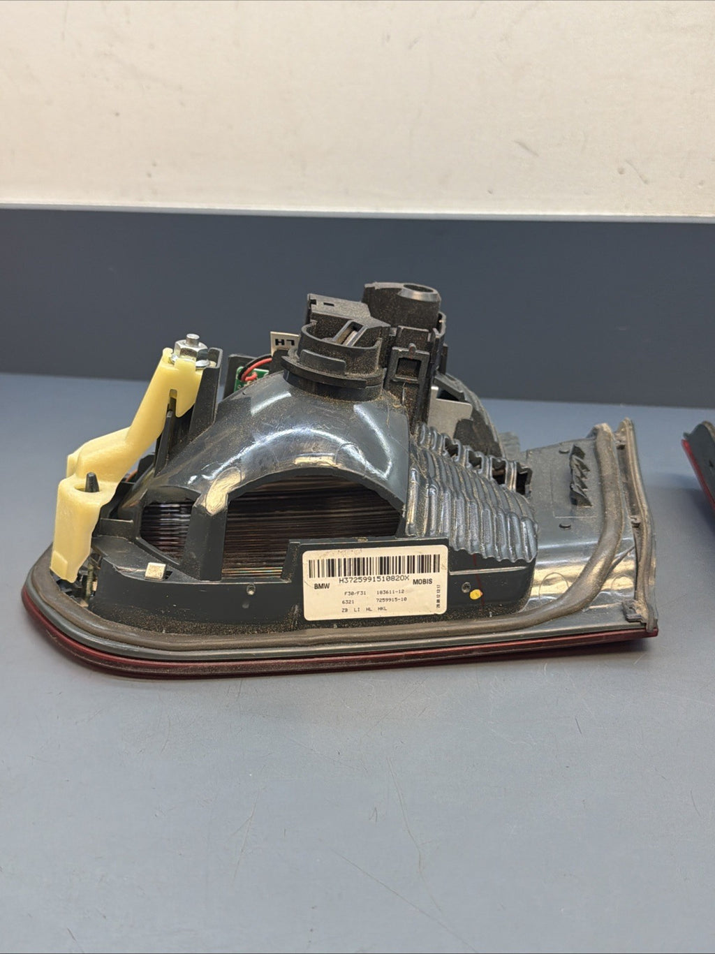 12-2015 BMW F30 3-SERIES REAR INNER LEFT & RIGHT TAIL LIGHT SET 7259915 7259916