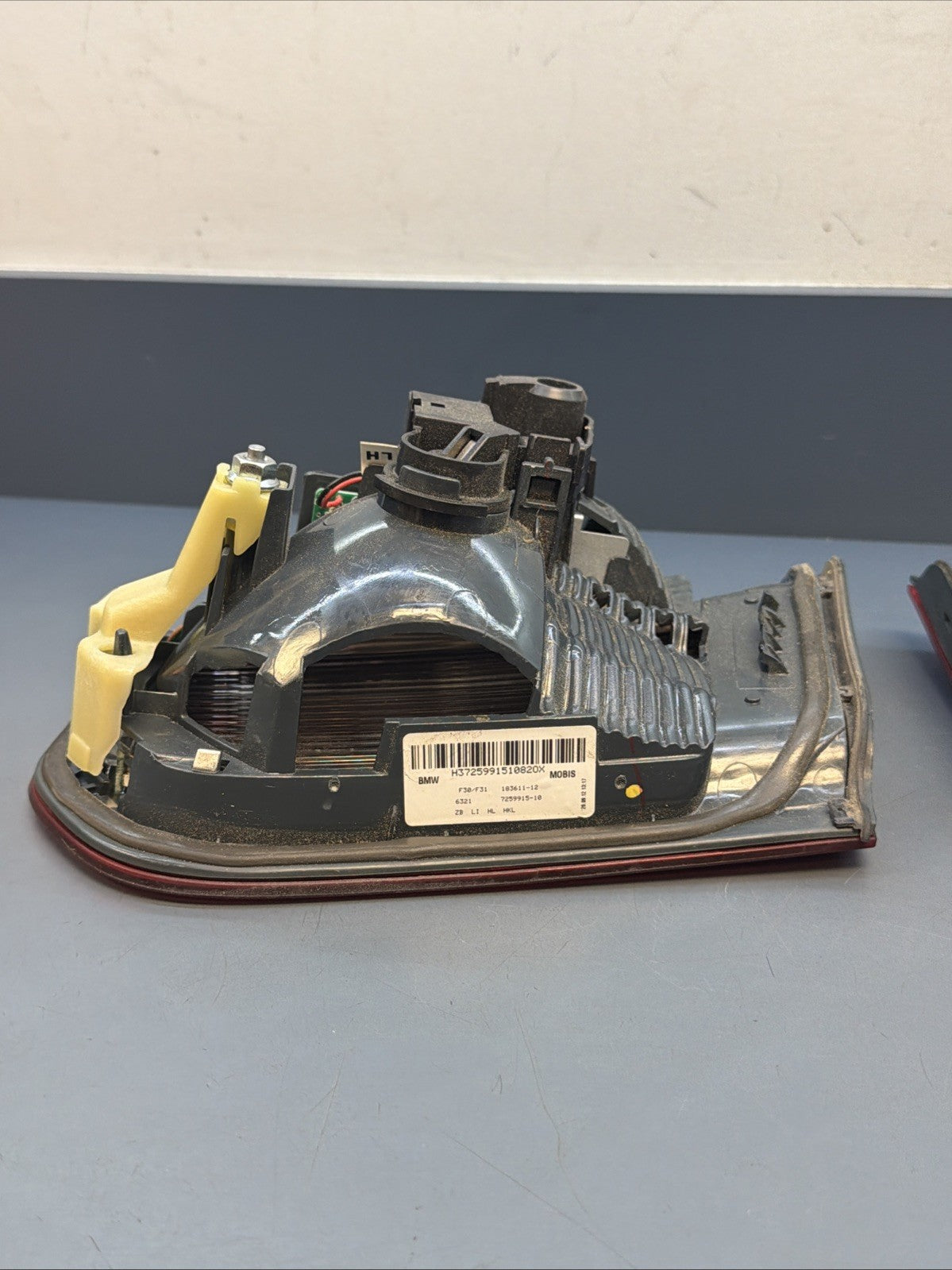 12-2015 BMW F30 3-SERIES REAR INNER LEFT & RIGHT TAIL LIGHT SET 7259915 7259916