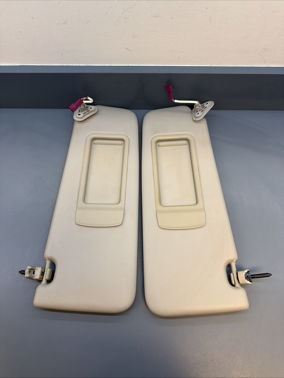 BMW E90 E91 E92 E93 Sun Visor Set OEM – Driver & Passenger Gray 6957369 6957370