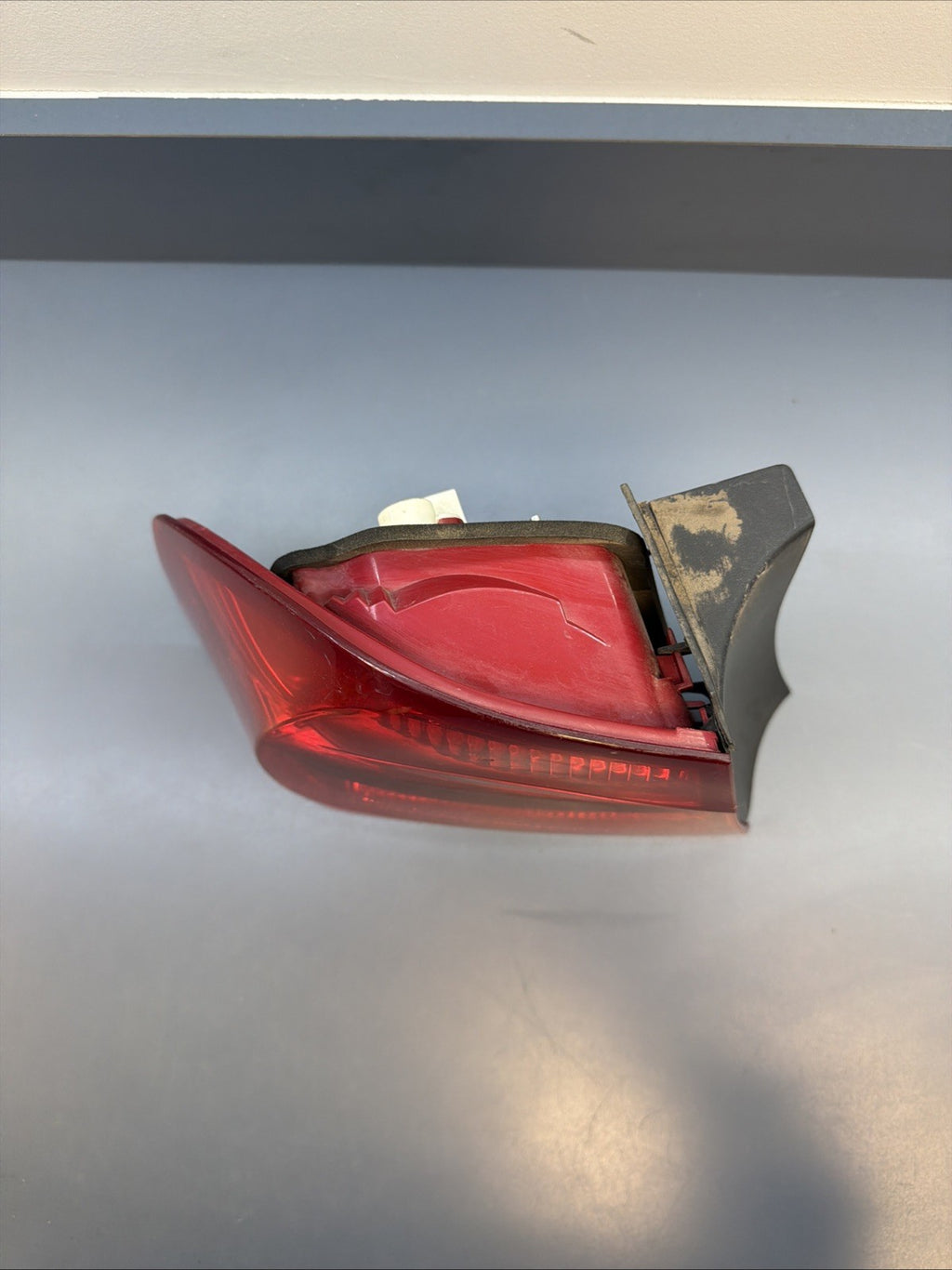 06–08 BMW 325i E90 Left Rear Tail Light OEM 7161955 DRIVERS SIDE PRE LCI NOT OEM
