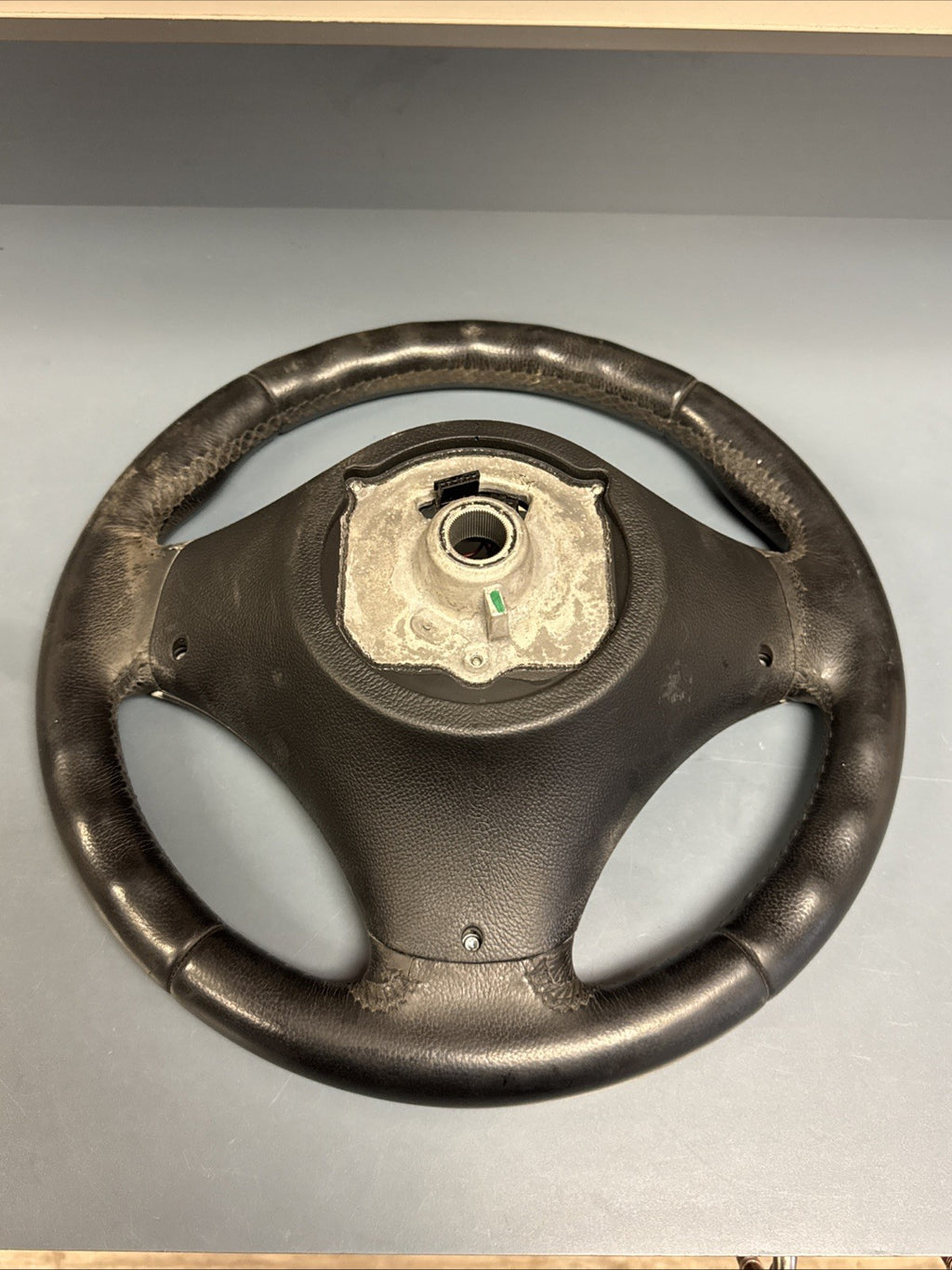 2006-2011 BMW E90 E92 E93 328i 330i 335i Sport Steering Wheel Leather *DEFEKT*