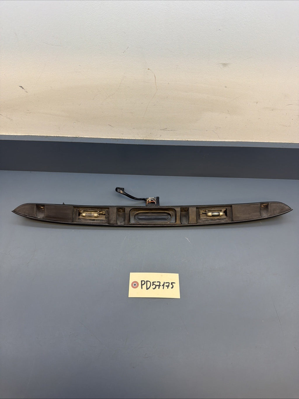 2000-2006 BMW 325 330 E46 Sedan REAR TRUNK LATCH HATCH TRIM HANDLE 0461700