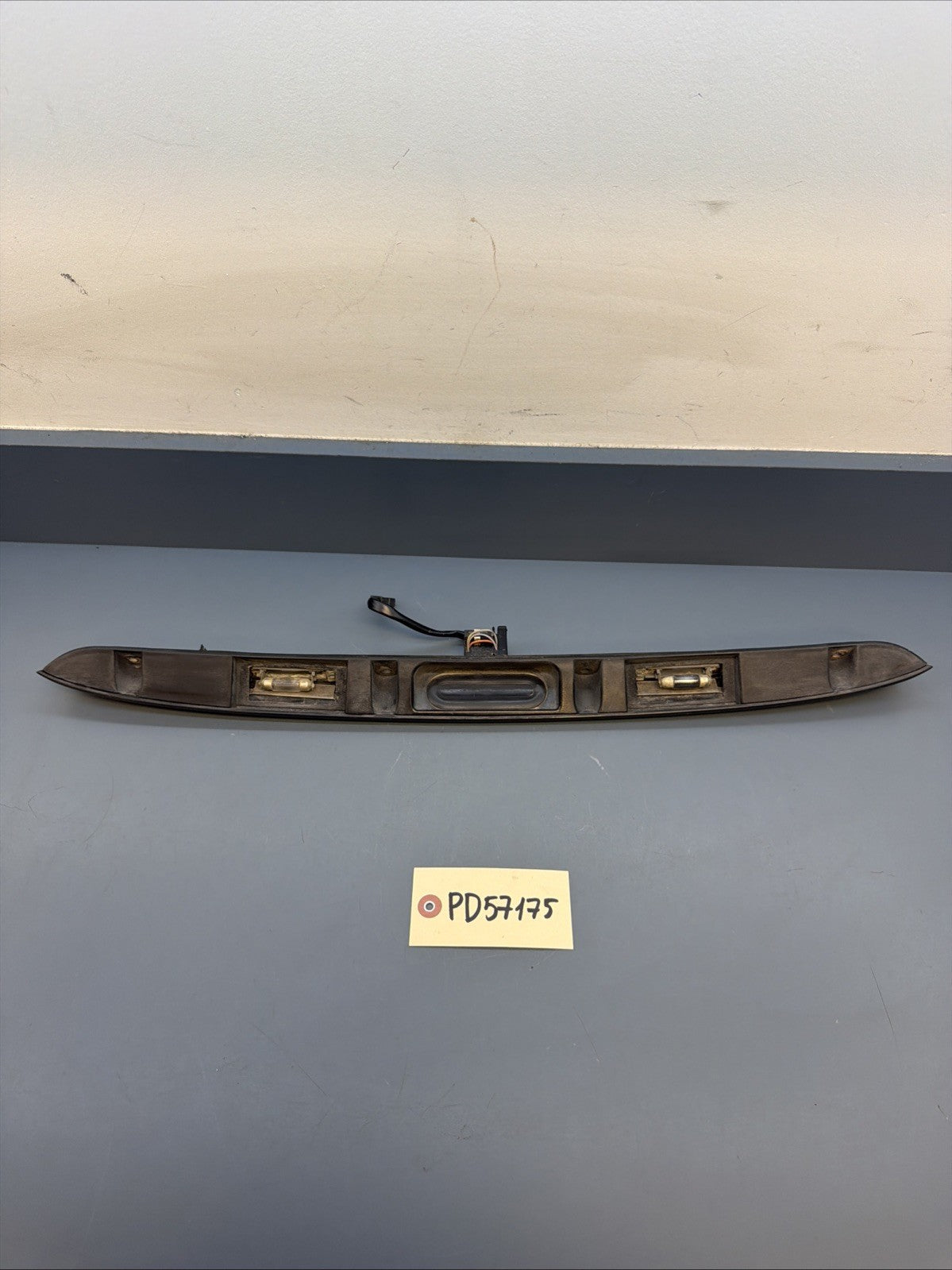 2000-2006 BMW 325 330 E46 Sedan REAR TRUNK LATCH HATCH TRIM HANDLE 0461700