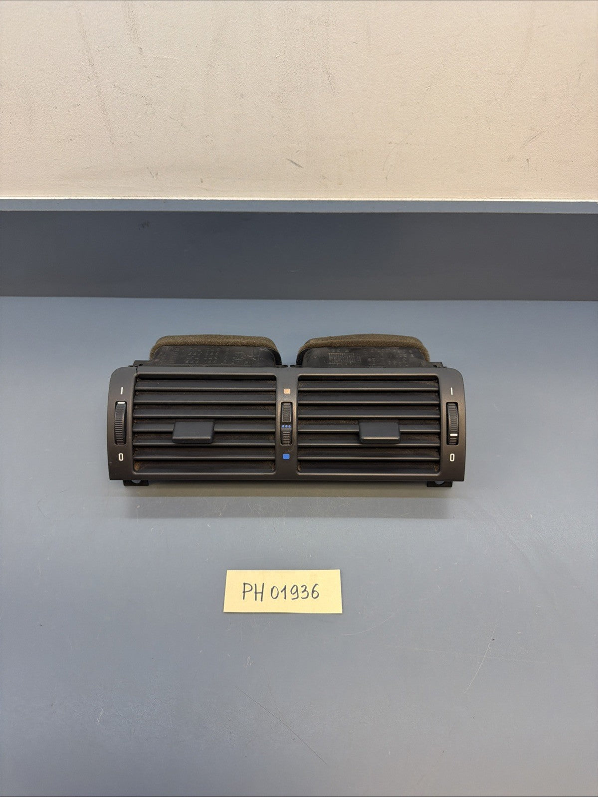 BMW 1997-2006 E46 3 SERIES BLACK CENTER INTERIOR VENT ASSEMBLY OEM 8361895