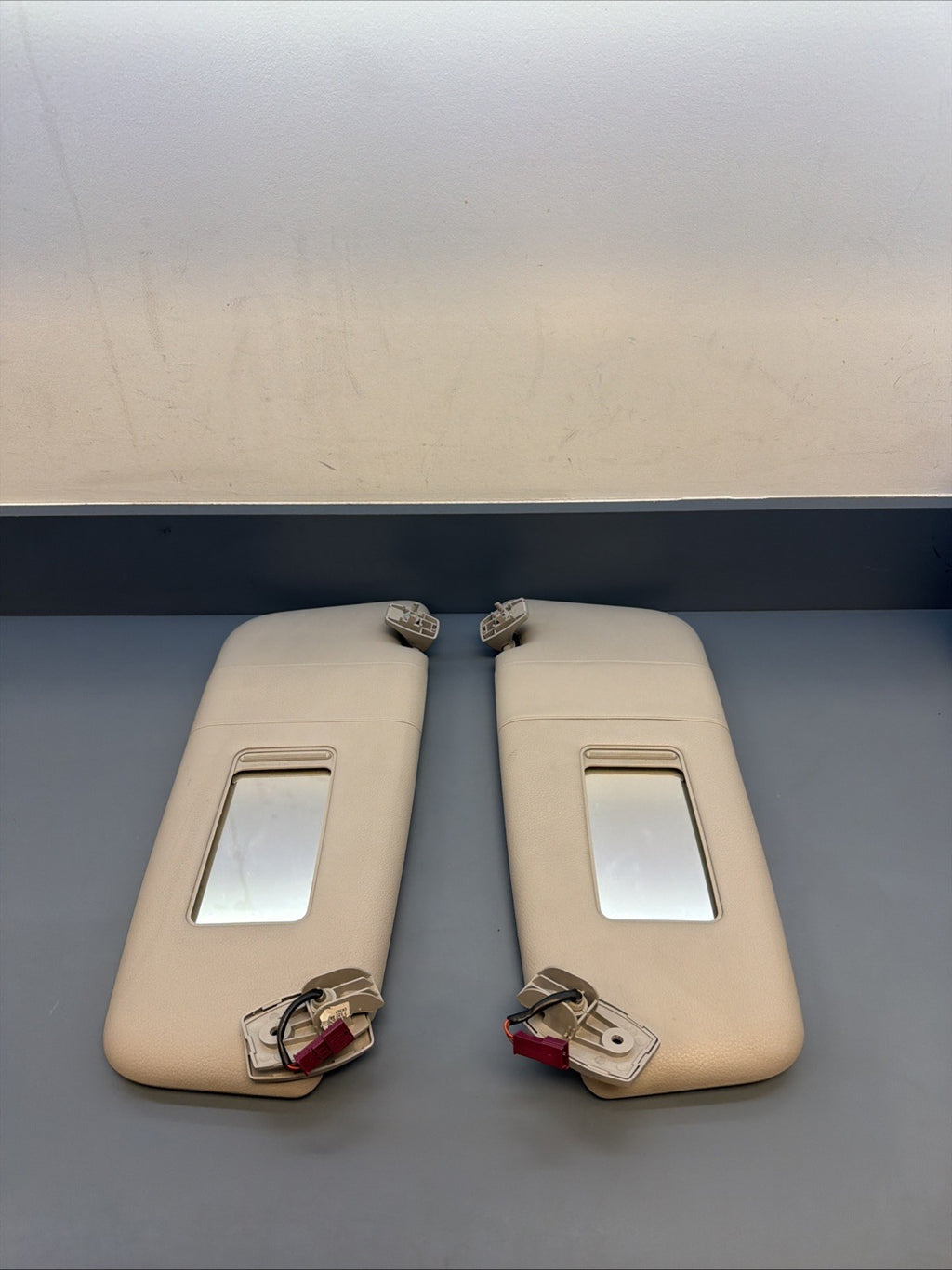 Share BMW E60 E92 E93 Sun Visor Set OEM – Driver & Passenger 6905983