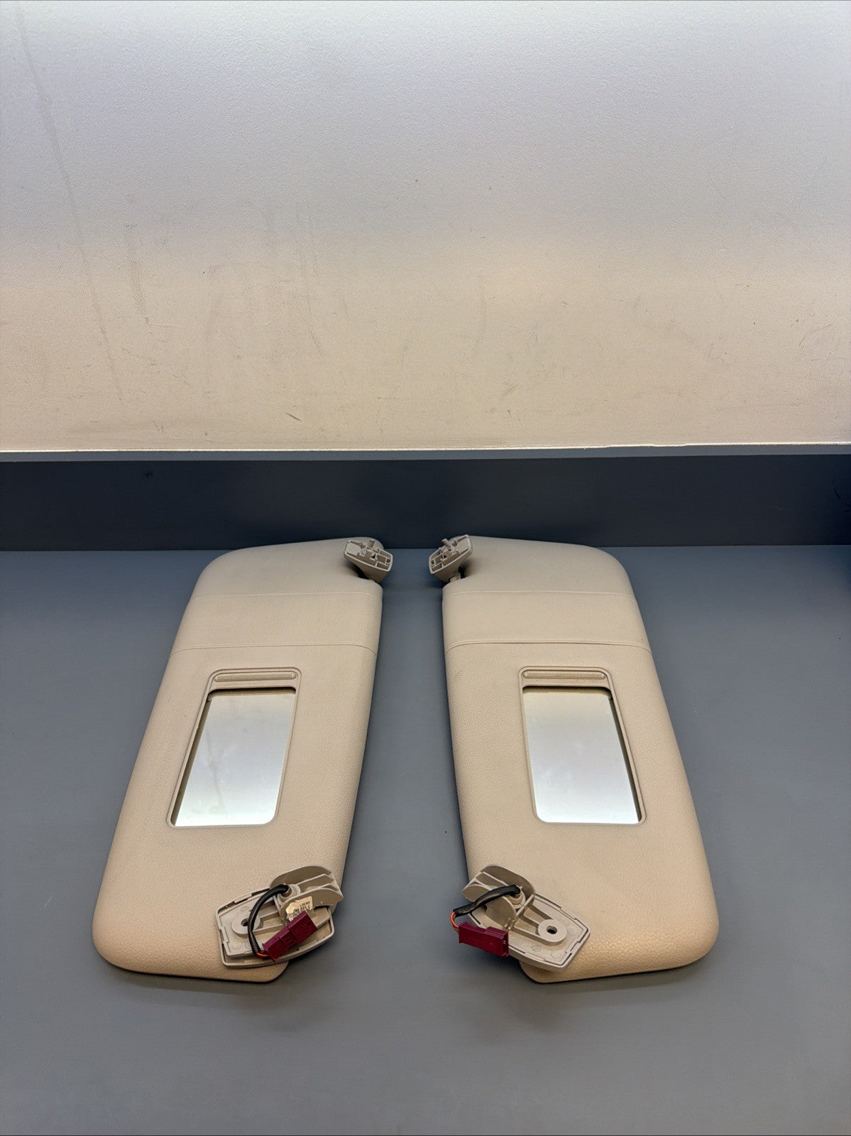 Share BMW E60 E92 E93 Sun Visor Set OEM – Driver & Passenger 6905983