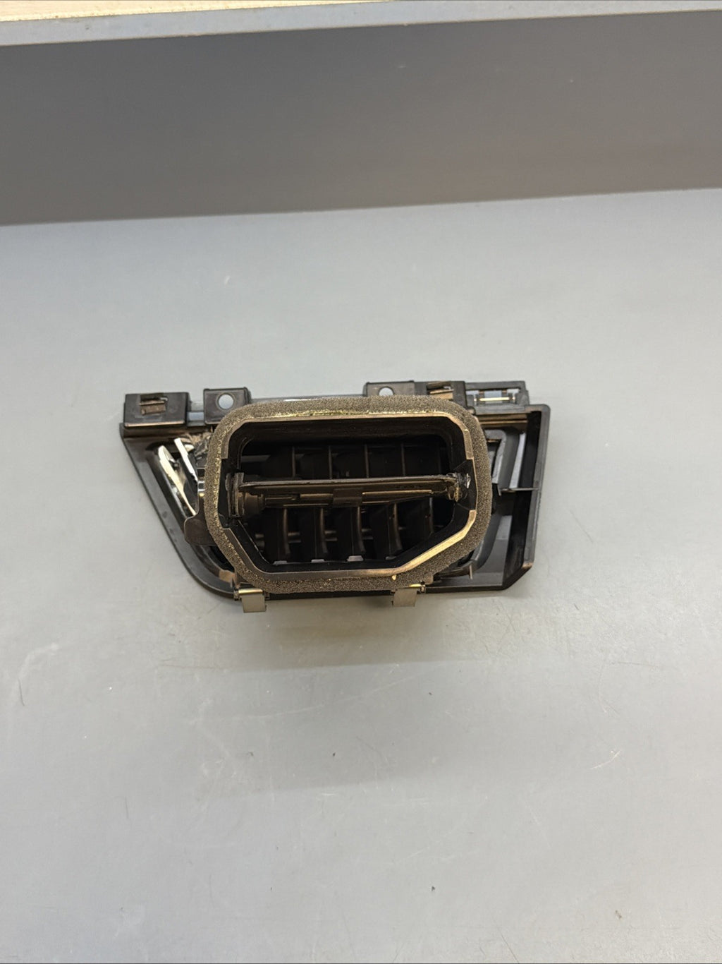 12-18 BMW 328i 320i Front Right Side Dash A/C Air Vent 9218550 Oem