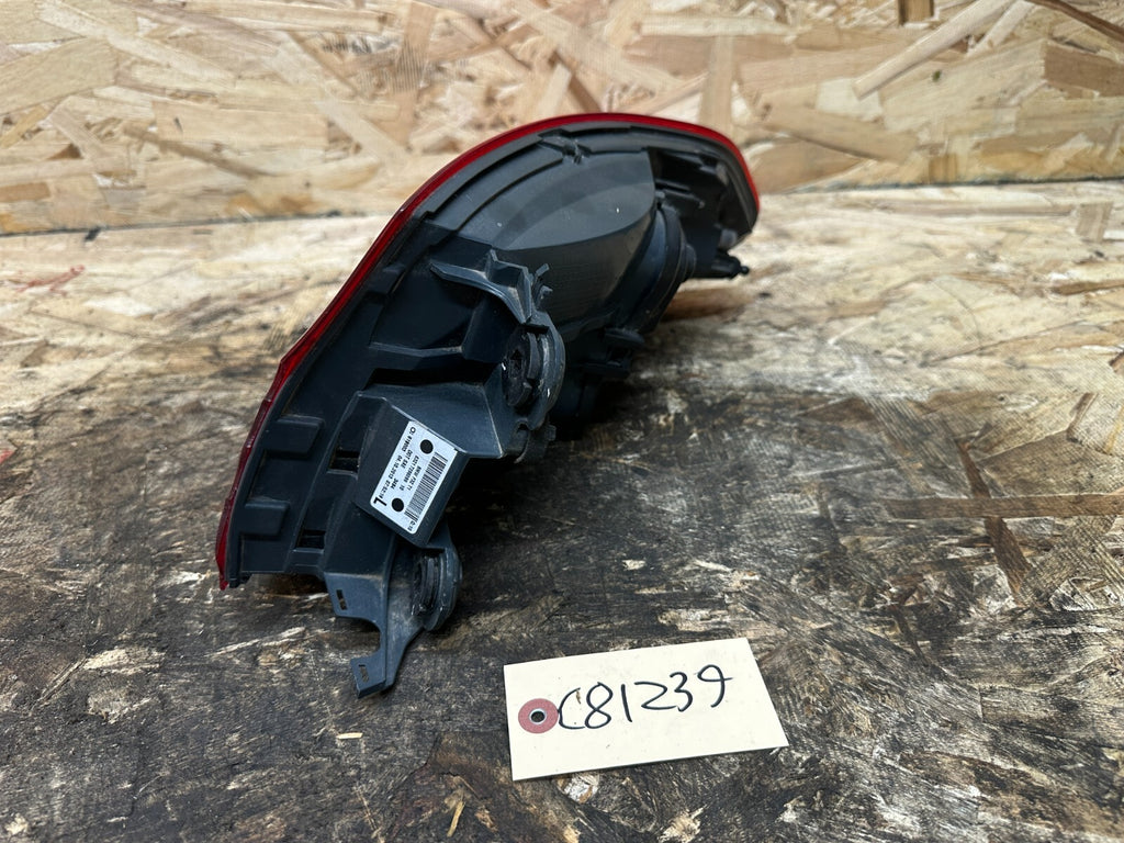 BMW 14-17 F82 4 SERIES REAR LEFT DRIVER SIDE OUTER TAILLIGHT BROKEN OEM 7296099