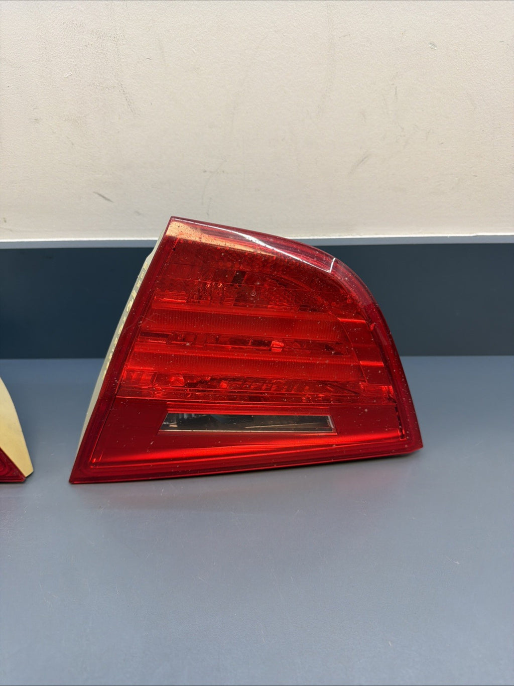 BMW 07-11 E90 LCI 3 SERIES R+L INNER TRUNK LED TAIL LIGHTS 2PC 7289428+7289427