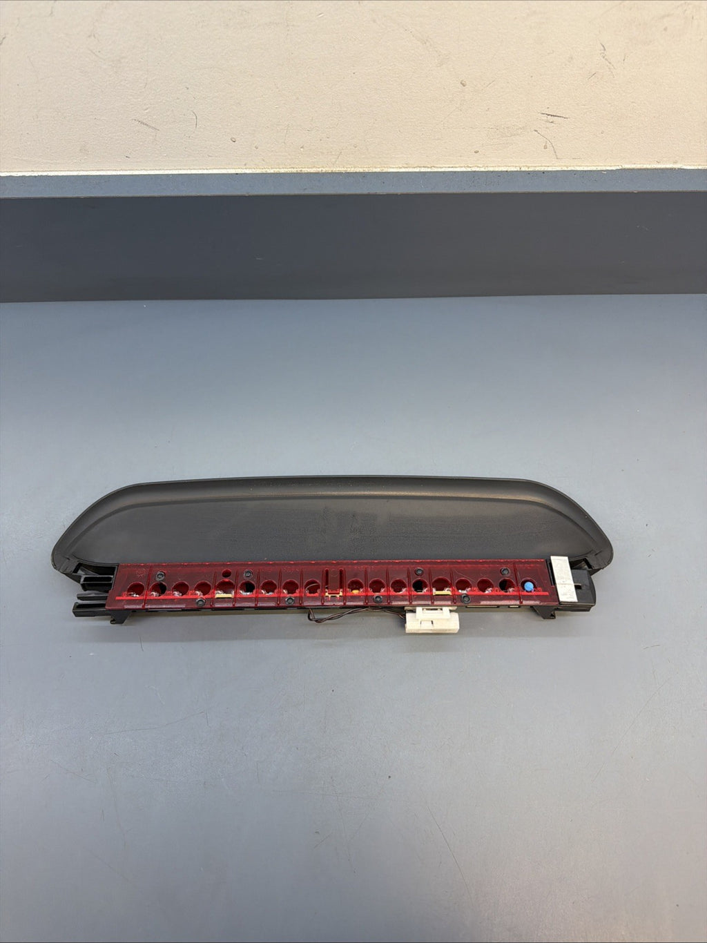 2006-2011 BMW E90 SEDAN 328I 330I 335I M3 THIRD BRAKE STOP LIGHT LAMP 7146059