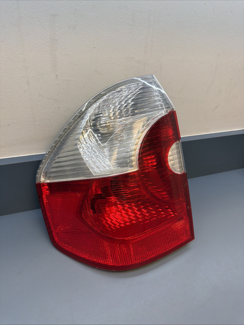 2004-2006 BMW X3 E83 LEFT Outer Taillight Tail Light OEM 3404103 DRIVERS SIDE