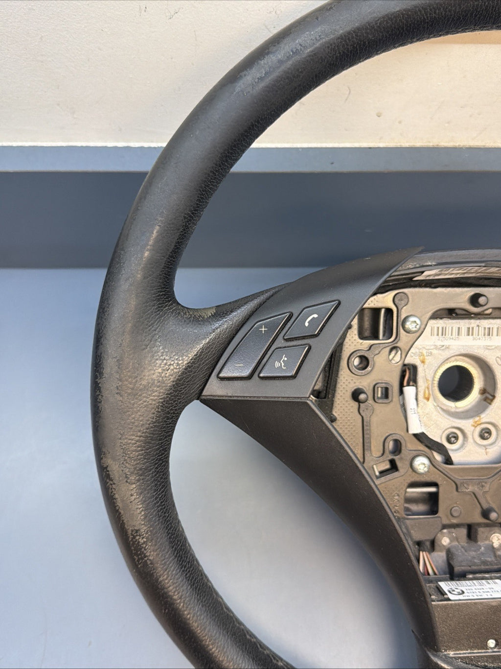 2004-2007 BMW 530I STEERING WHEEL W/ CRUISE CONTROL SWITCH 6938773