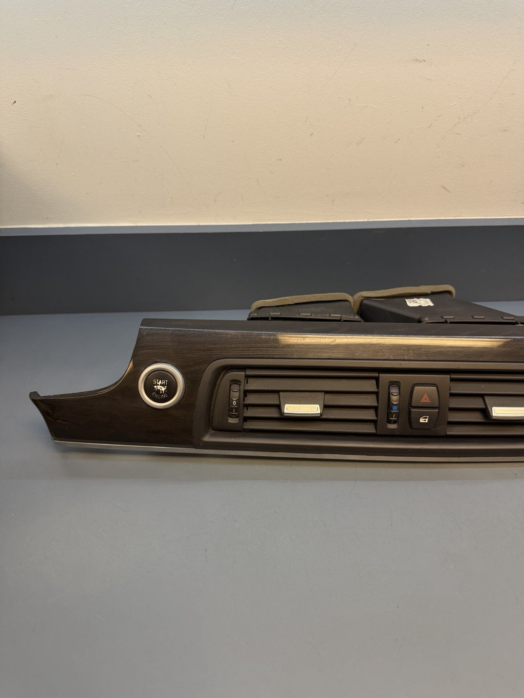 2011-2013 BMW 535I CENTER DASH AIR VENT WITH TRIM MOLDING OEM 9192936-06