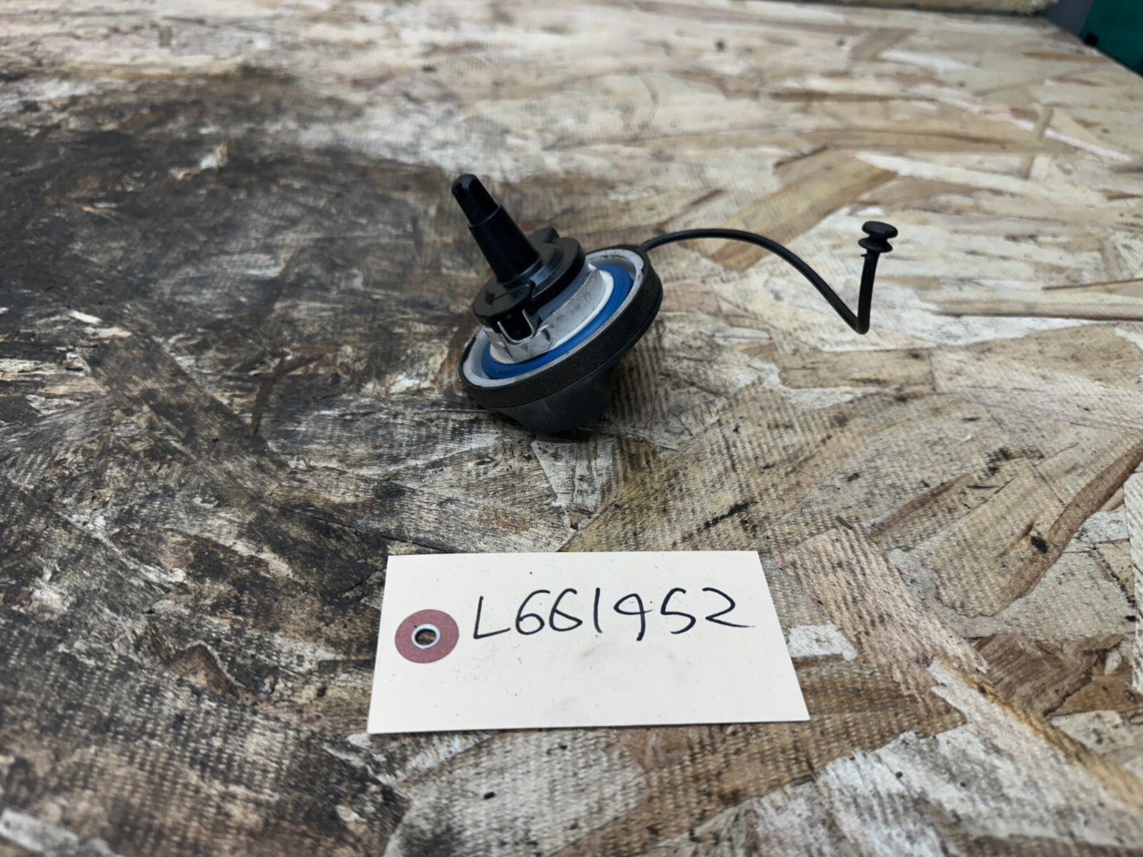 BMW E60 E90 F30 FUEL FILLER GAS CAP BLACK OEM 7222391