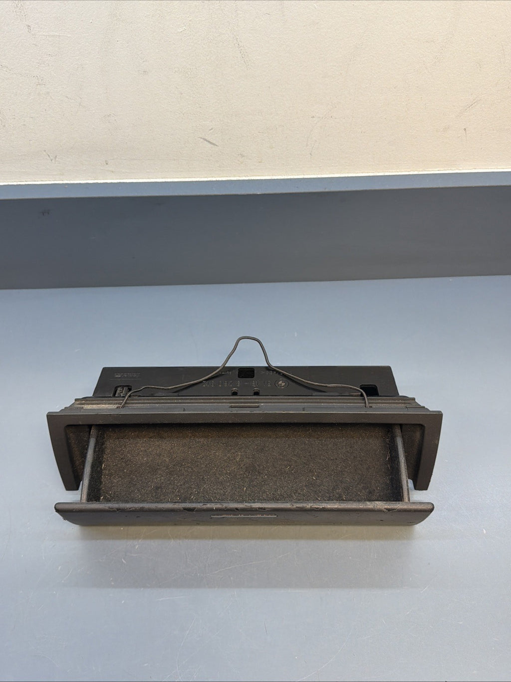 2001-2006 BMW E46 325Ci FRONT CENTER CONSOLE COMPARTMENT TRAY 8260312 OEM