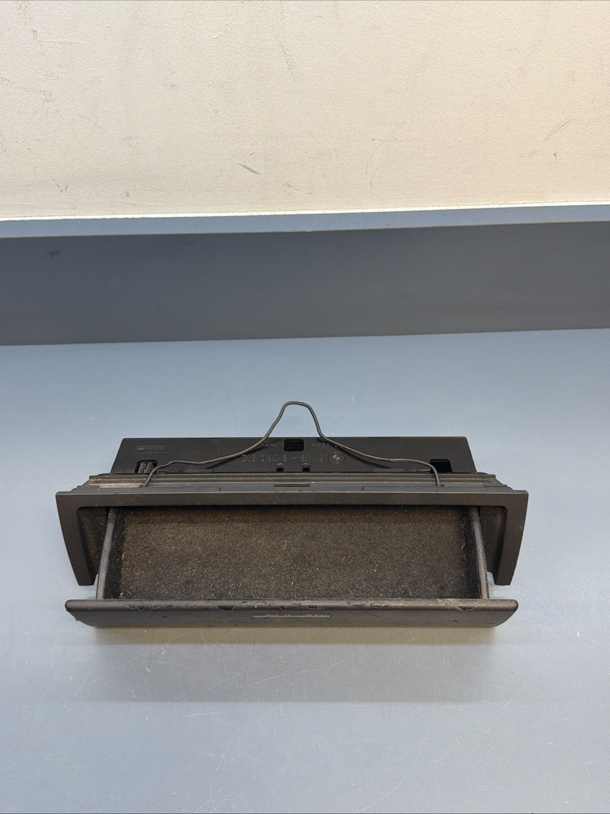 2001-2006 BMW E46 325Ci FRONT CENTER CONSOLE COMPARTMENT TRAY 8260312 OEM