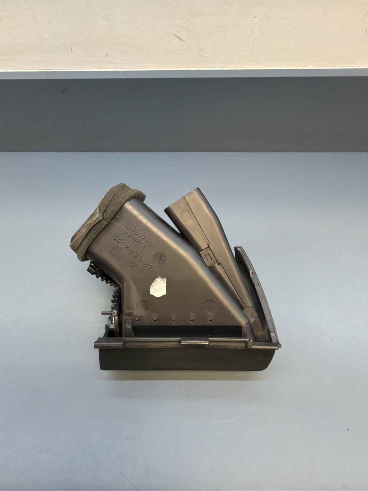 00-06 BMW E46 3 Series Left Air Vent Port A/C Genuine OEM 8361897