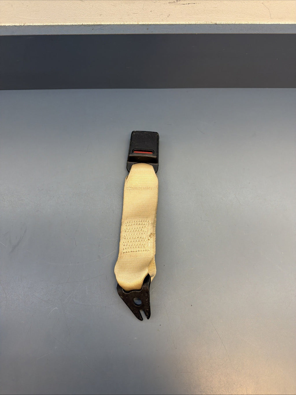2009-2011 BMW 335I - REAR Center SEAT BELT Buckle / Receiver 9160117