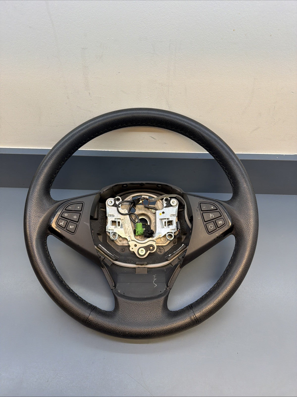 BMW 06-10 E83 X3 BLACK LEATHER STEERING WHEEL W MULTIFUNCTION CONTROLLS 3455481