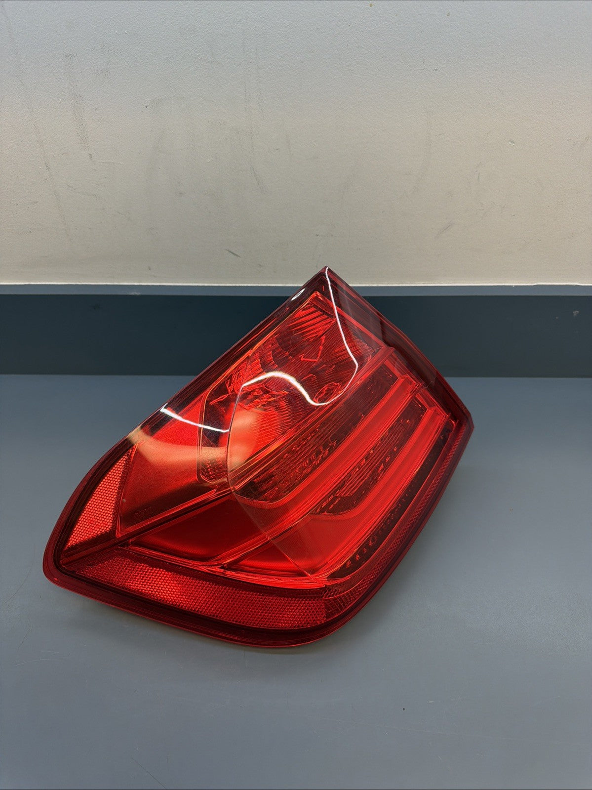 2011-2015 BMW 328IX F30 REAR LEFT SIDE OUTER TAILLIGHT LIGHT LAMP OEM 7372785