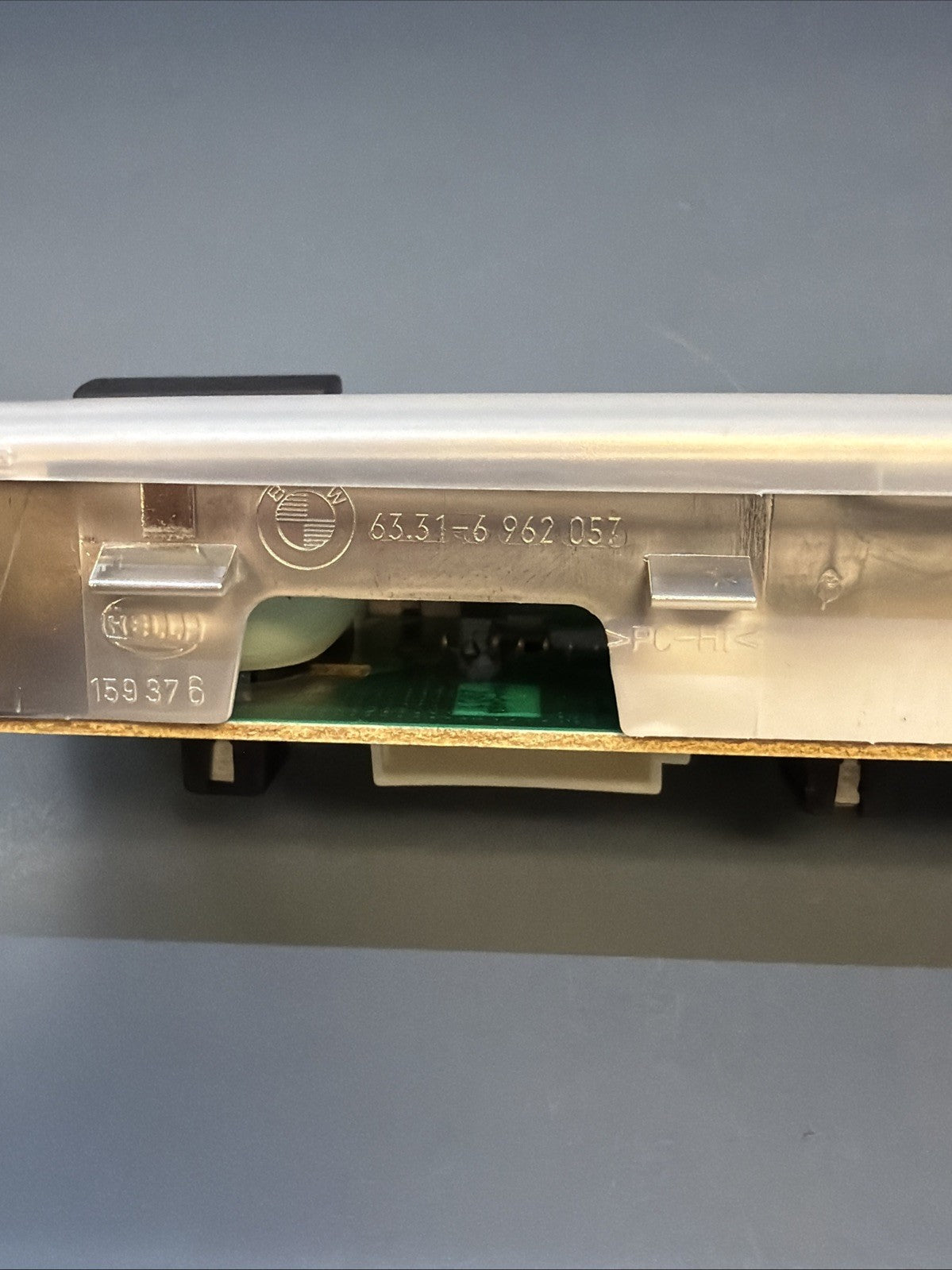 04-10 BMW 5 SERIES OEM FRONT UPPER OVERHEAD READING DOME LIGHT 6962057