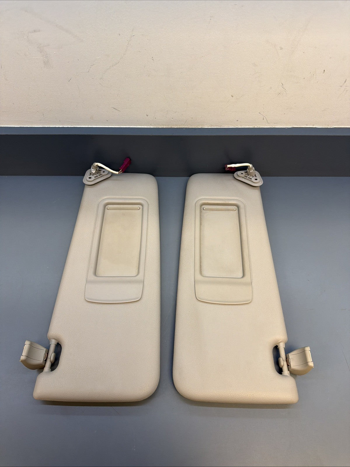 BMW E90 E91 E92 E93 Sun Visor Set OEM – Driver & Passenger Gray 6957369 6957370