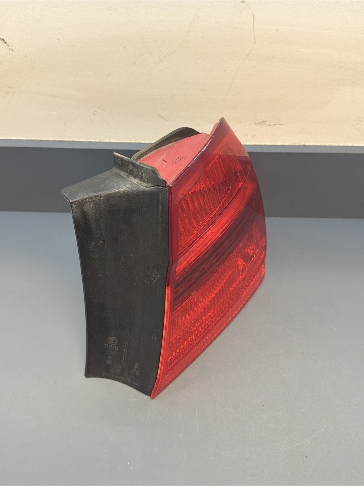 2006-2008 BMW E90 OUTTER PASSANGER PRE LCI TAIL LIGHT 7161956