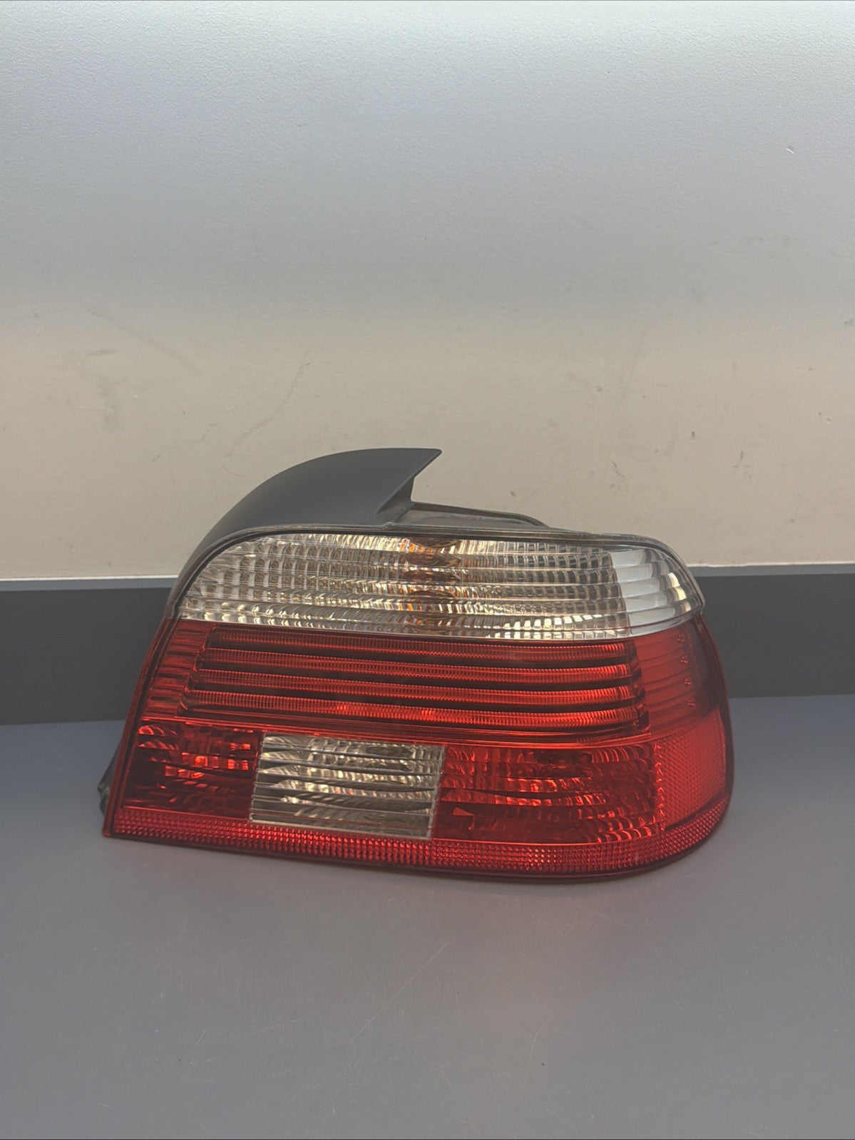 01-03 BMW E39 Sedan Rear Right Passenger Outer Tail Light Lamp HELLA 6902529