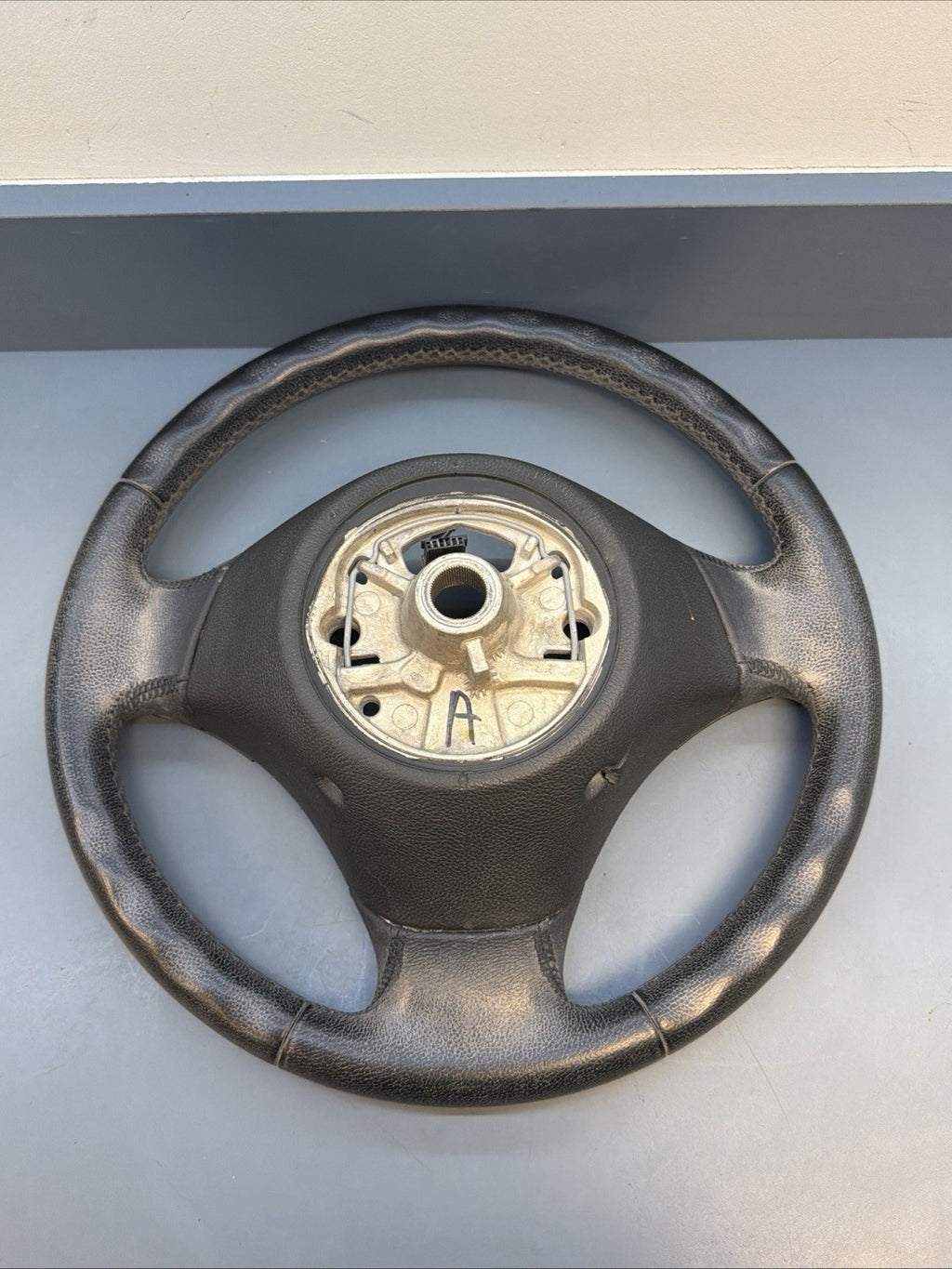 2006–2011 BMW 325i E90 STEERING WHEEL W/ CONTROL SWITCHES OEM 6959893-01 6764547