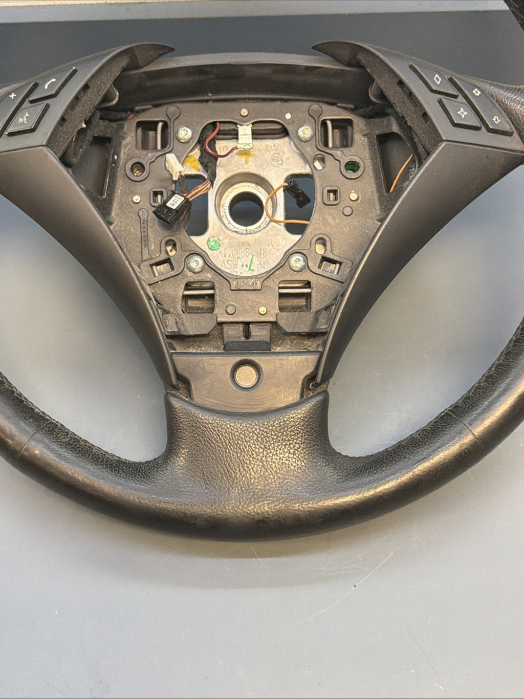 2004 - 2010 BMW E60 E61 5 SERIES STEERING WHEEL BLACK LEATHER 6057424 OEM