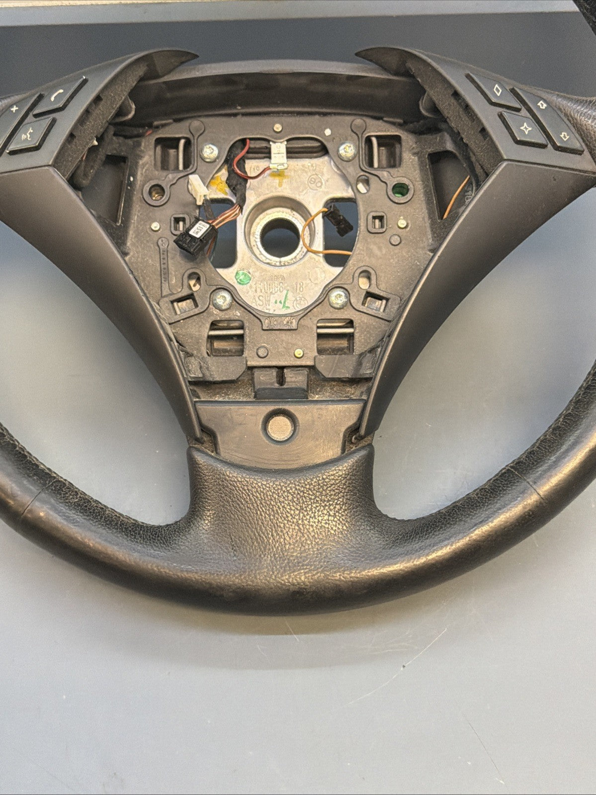 2004 - 2010 BMW E60 E61 5 SERIES STEERING WHEEL BLACK LEATHER 6057424 OEM