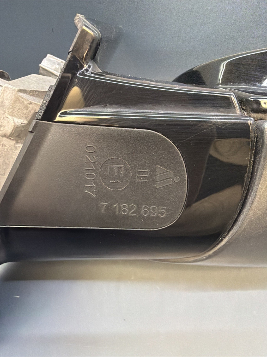 09-11 BMW E90 328i 335d Front Right Passanger Side Mirror Assembly 7182695 OEM