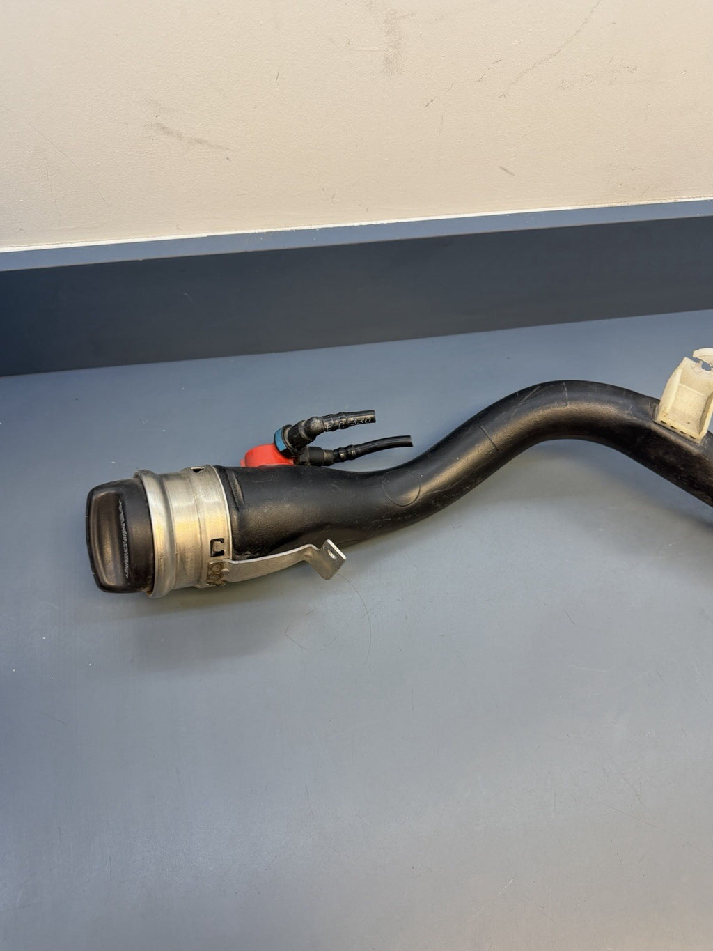 07-13 BMW 328i 335i M3 Coupe/Convertible Fuel Filler Neck 7188074 OEM