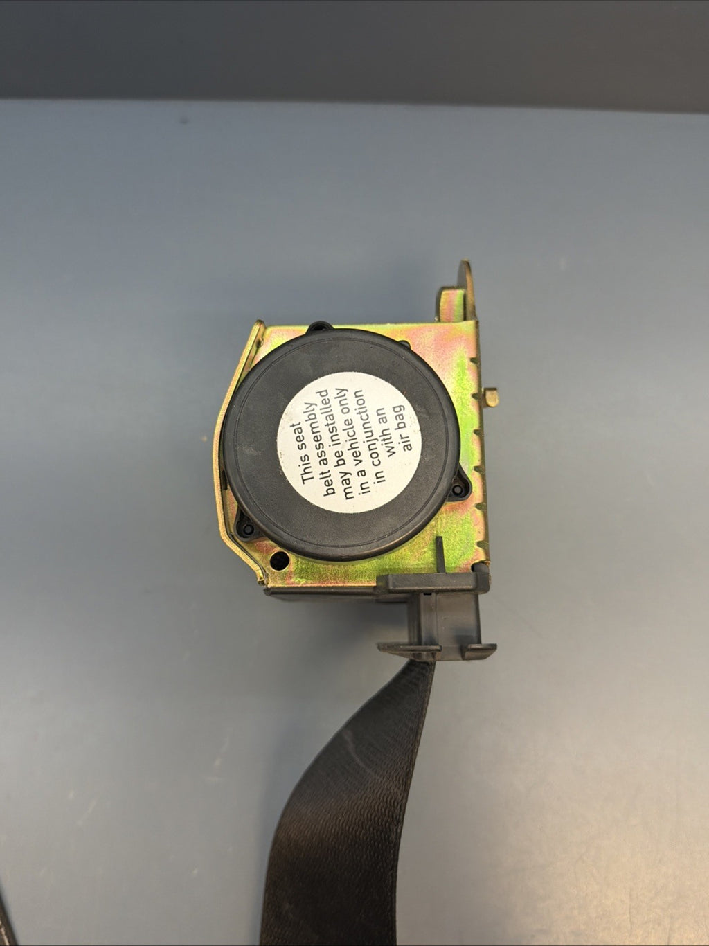 2001-2005 BMW 325i E46 Front Right Side Seat Belt Retractor 7008684 Black OEM