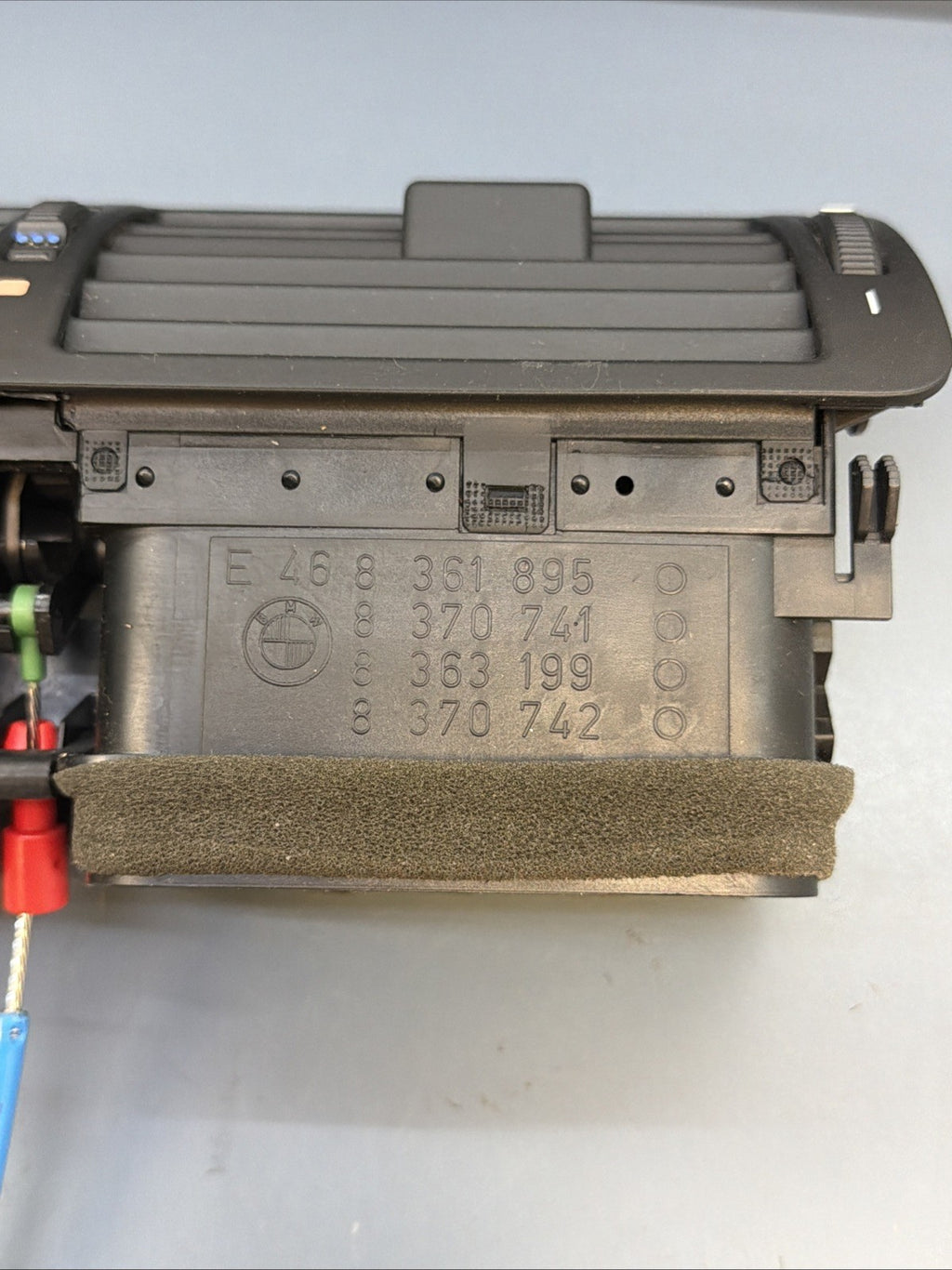 1999-2006 BMW E46 3 Series 325i Center Dash AC Air Vent Assembly 8363199 OEM