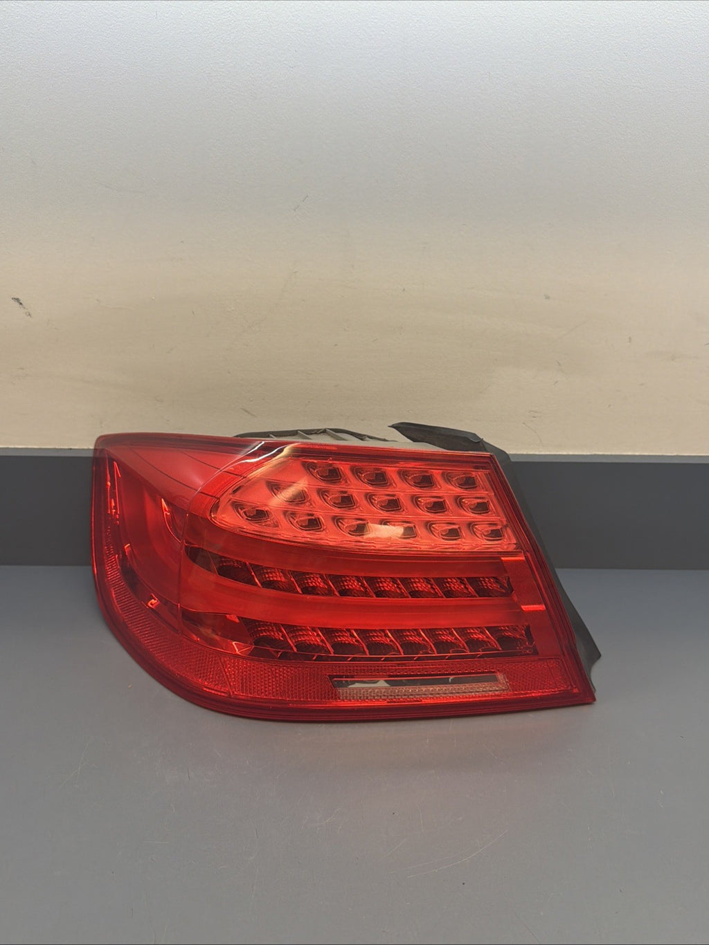 2011-2013 BMW 3 -SERIES E92 LEFT SIDE LH OUTER LED LCI TAILLIGHT OEM 7251959 LCI