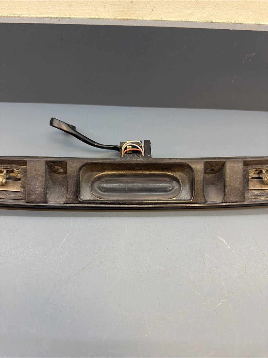 2000-2006 BMW 325 330 E46 Sedan REAR TRUNK LATCH HATCH TRIM HANDLE 0461700