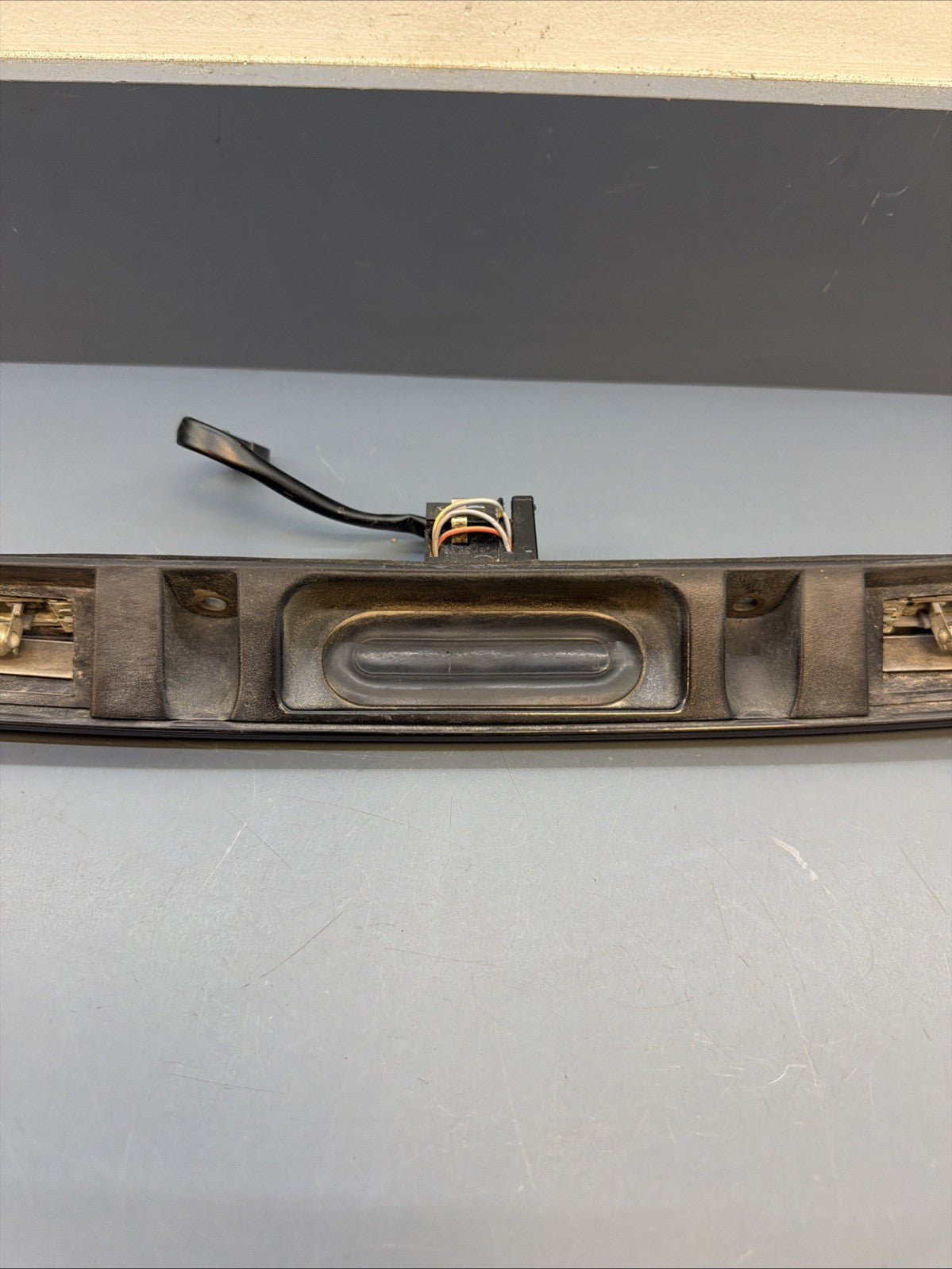 2000-2006 BMW 325 330 E46 Sedan REAR TRUNK LATCH HATCH TRIM HANDLE 0461700