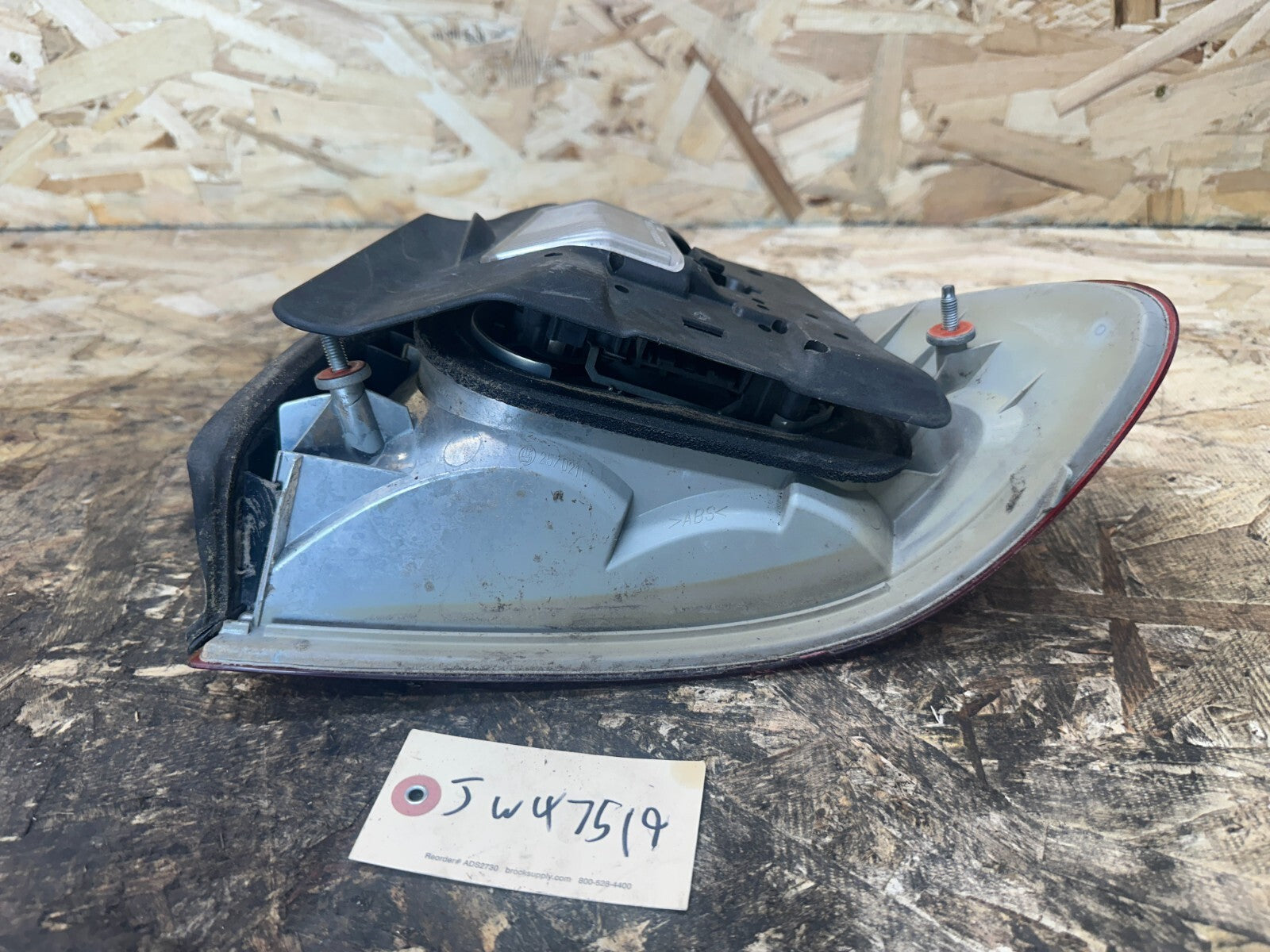 BMW 1997-2002 E46 3 SERIES REAR OUTER TAIL LIGHT SET 2 PC OEM 8383099+8383100