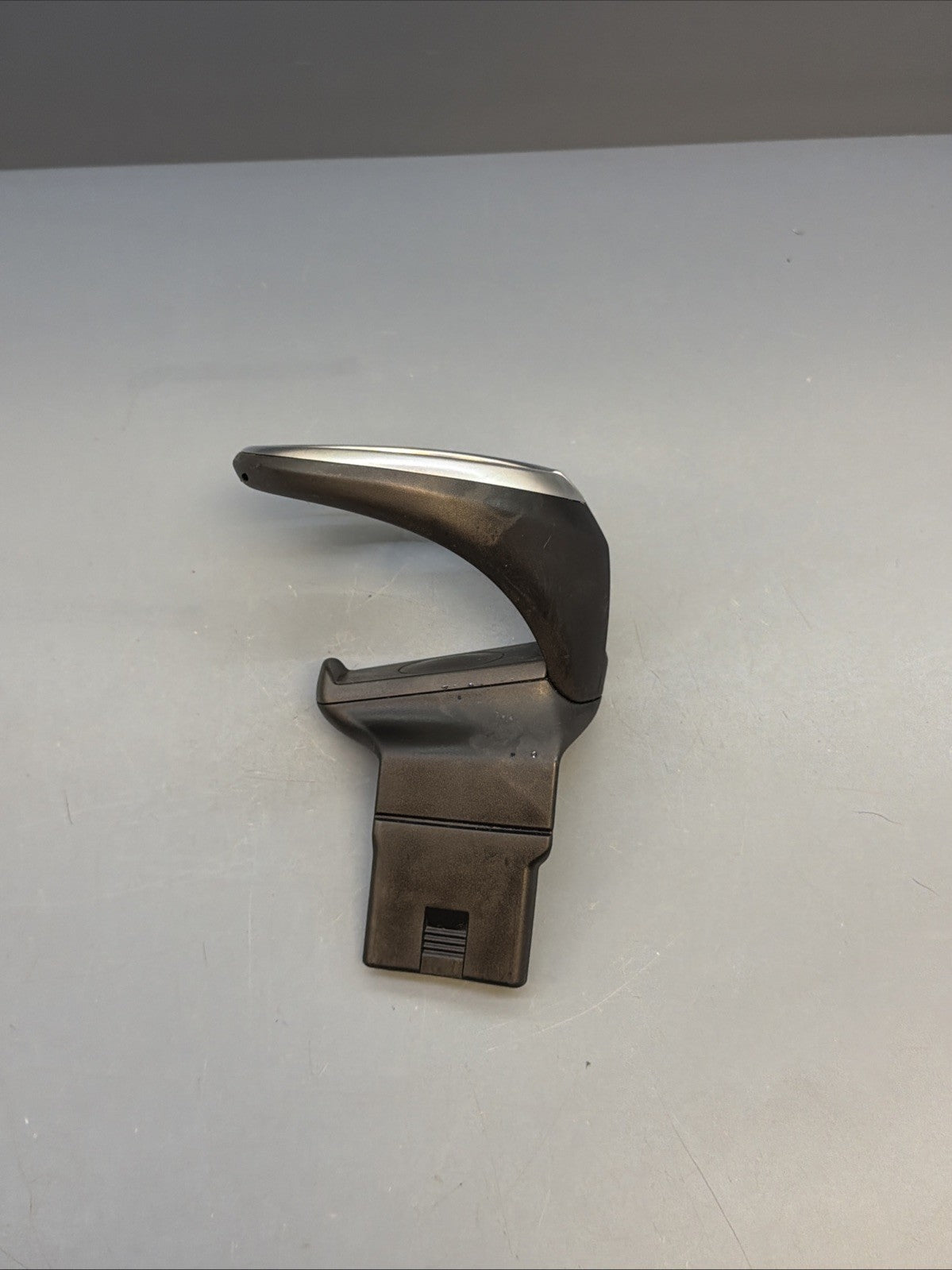 2012 2013 2014 BMW E84 X1 CENTER CONSOLE CUP HOLDER OEM