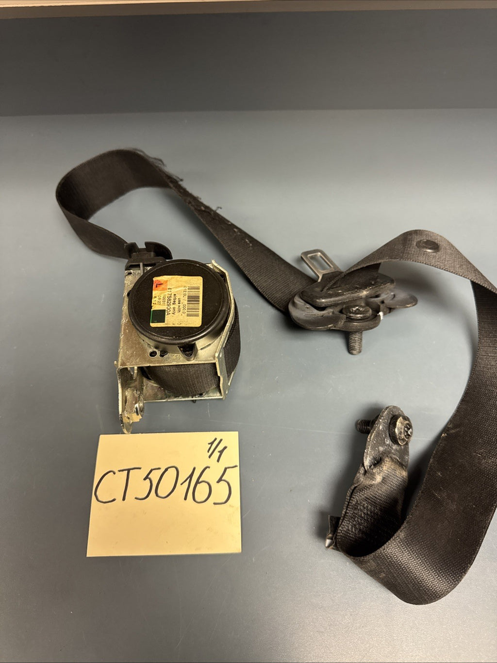 OEM FRONT LEFT SEAT BELT FOR 2004-2010 BMW Series 5 E60 E61 3.0L 617582900A
