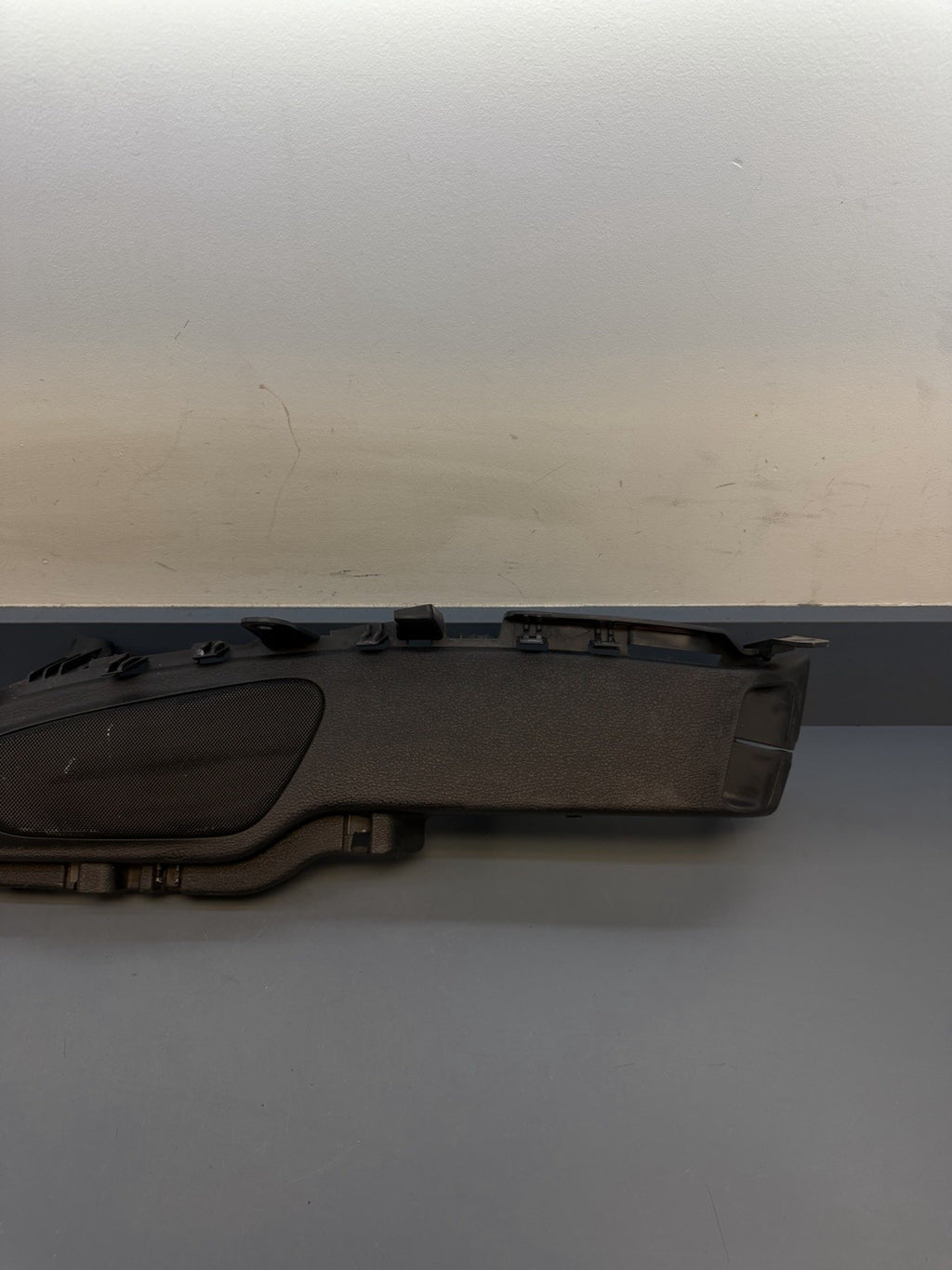 2013-2015 BMW X1 REAR LEFT SIDE WINDOW SHELF SUPPORT W/ SPEAKER OEM 51462991853