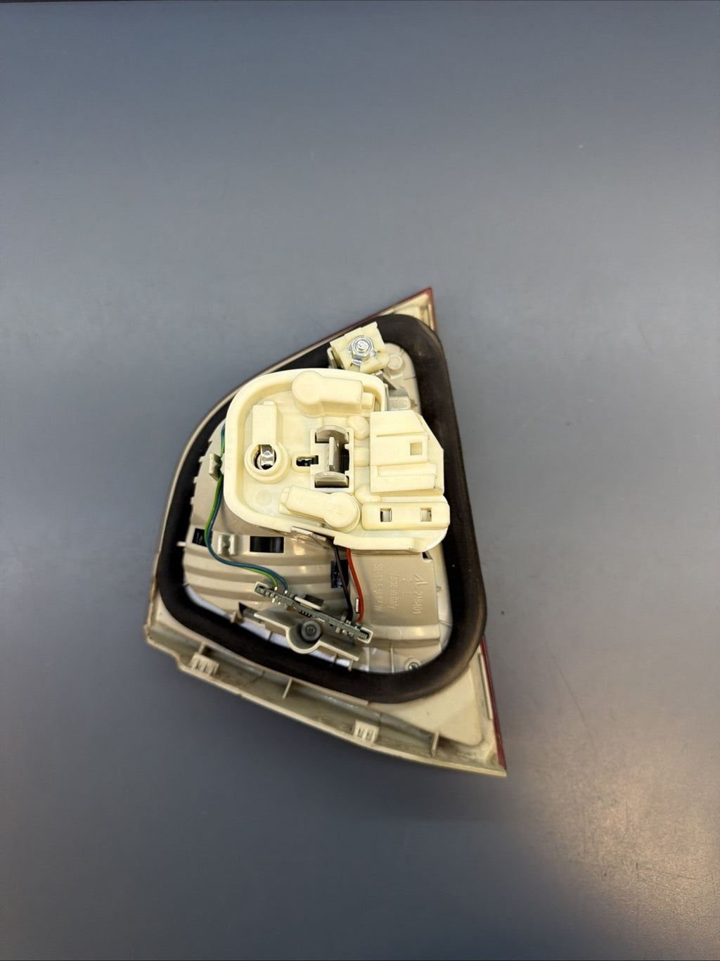 2009-2011 BMW 335I E90 LCI 3-SERIES LEFT REAR SIDE INNER TAIL LIGHT 4871733 TINT