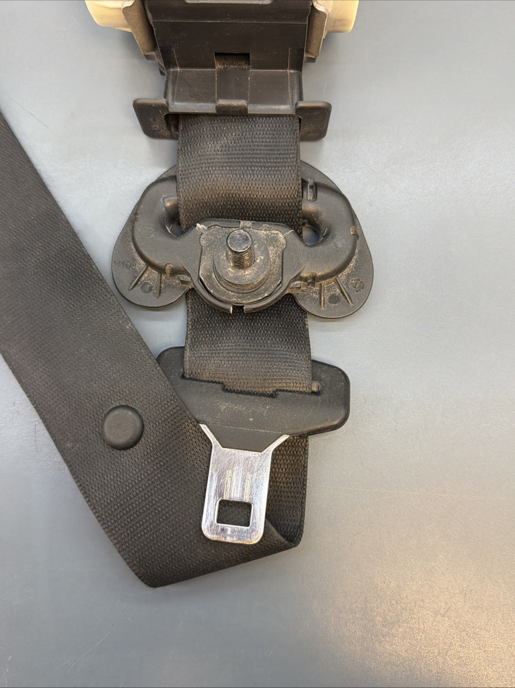 08-13 BMW E90 E92 E93 M3 OEM Coupe Front Left Seat Belt Retractor Black 34023561