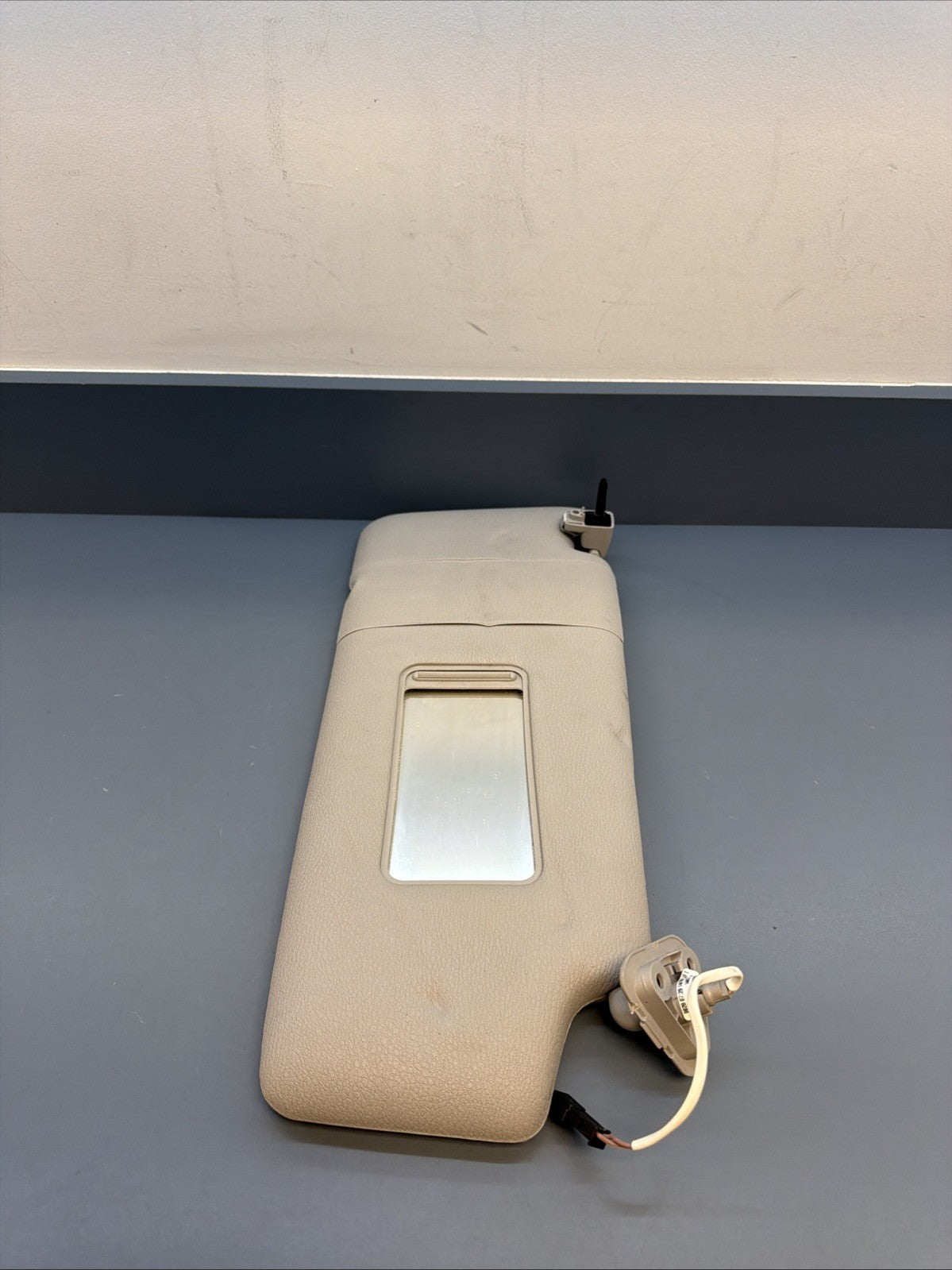 2009 BMW X3 E83 SUN VISOR RIGHT PASSANGER SIDE 8373575