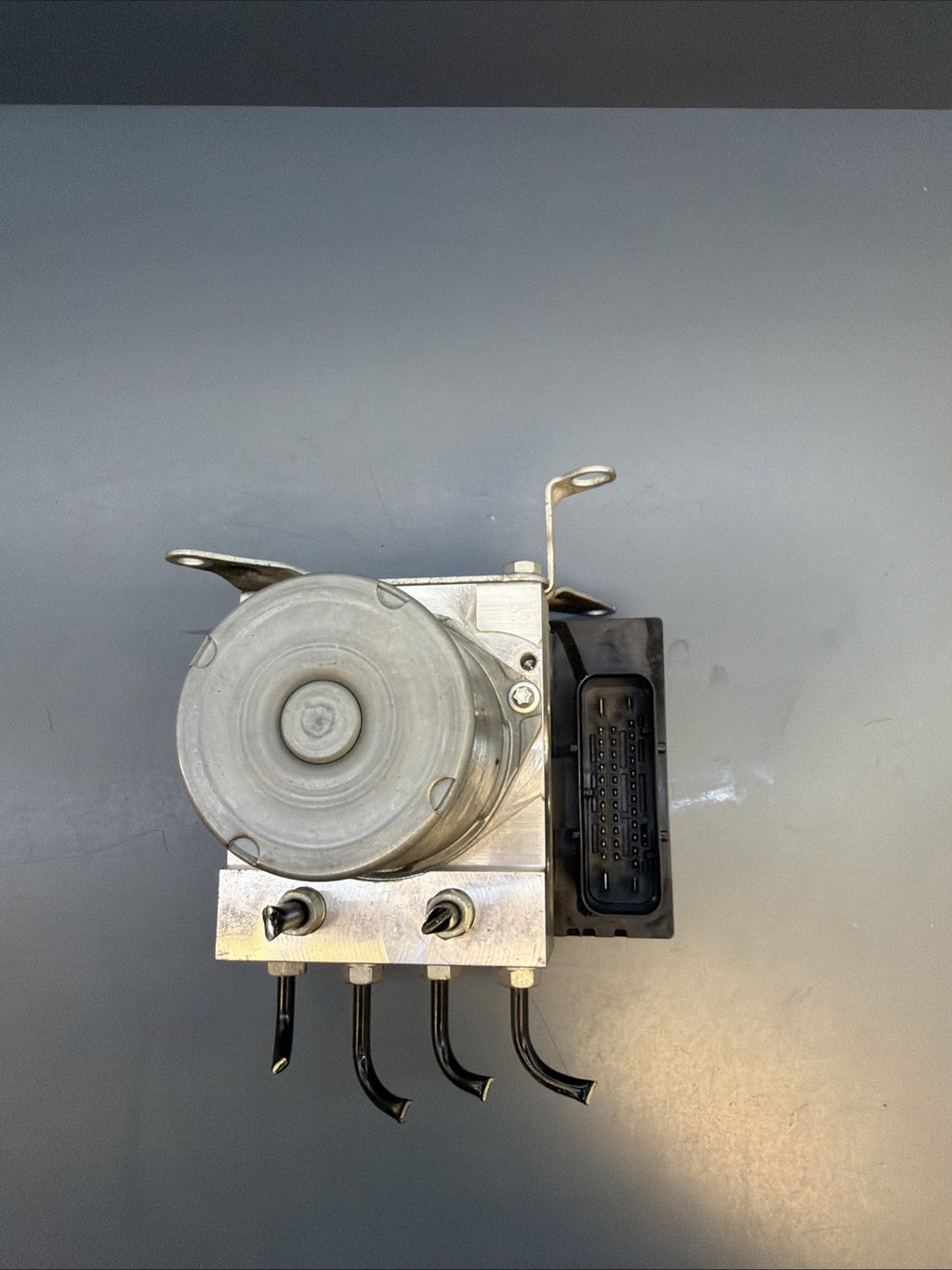 2007–2013 BMW 3 Series E90 E92 E93 ABS Pump / Control Module OEM 34516780161-01