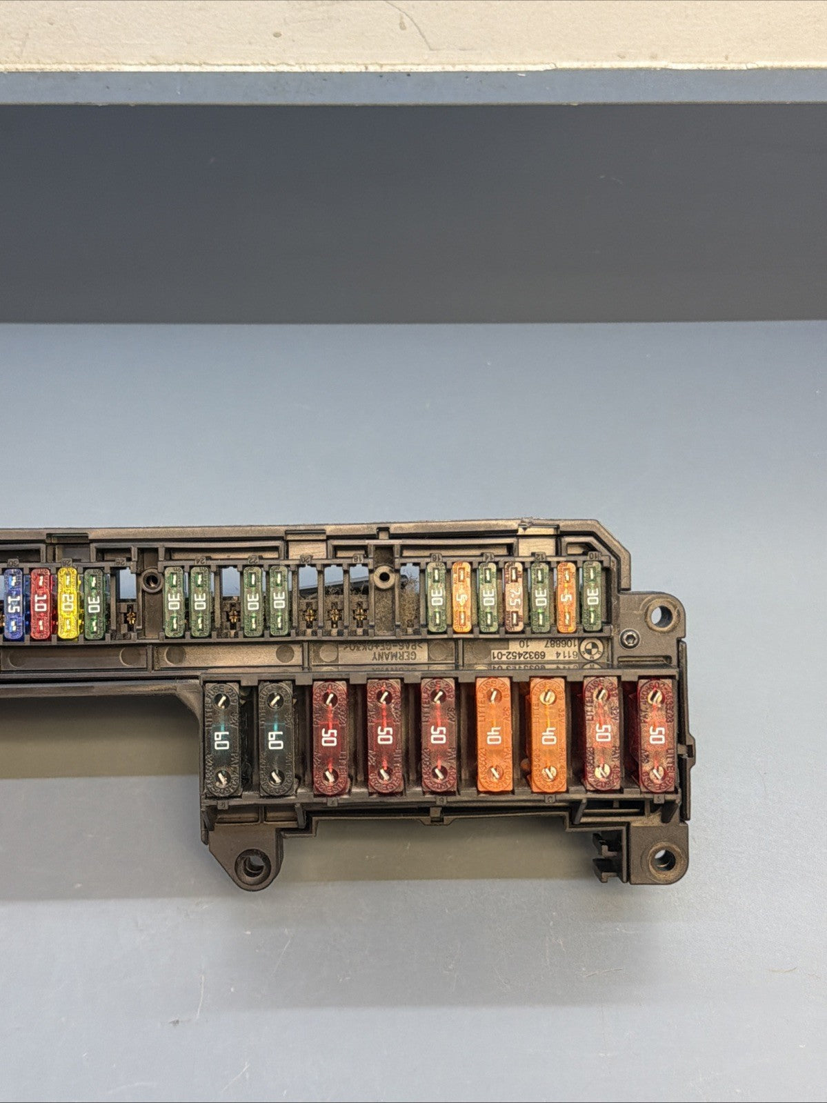 2004 - 2010 BMW E60 525I 530I 545I FRONT POWER DISTRIBUTION FUSE BOX OEM 6932452